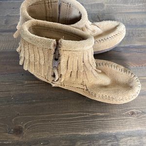 Children’s size 10 Minnetonka moccasin boots